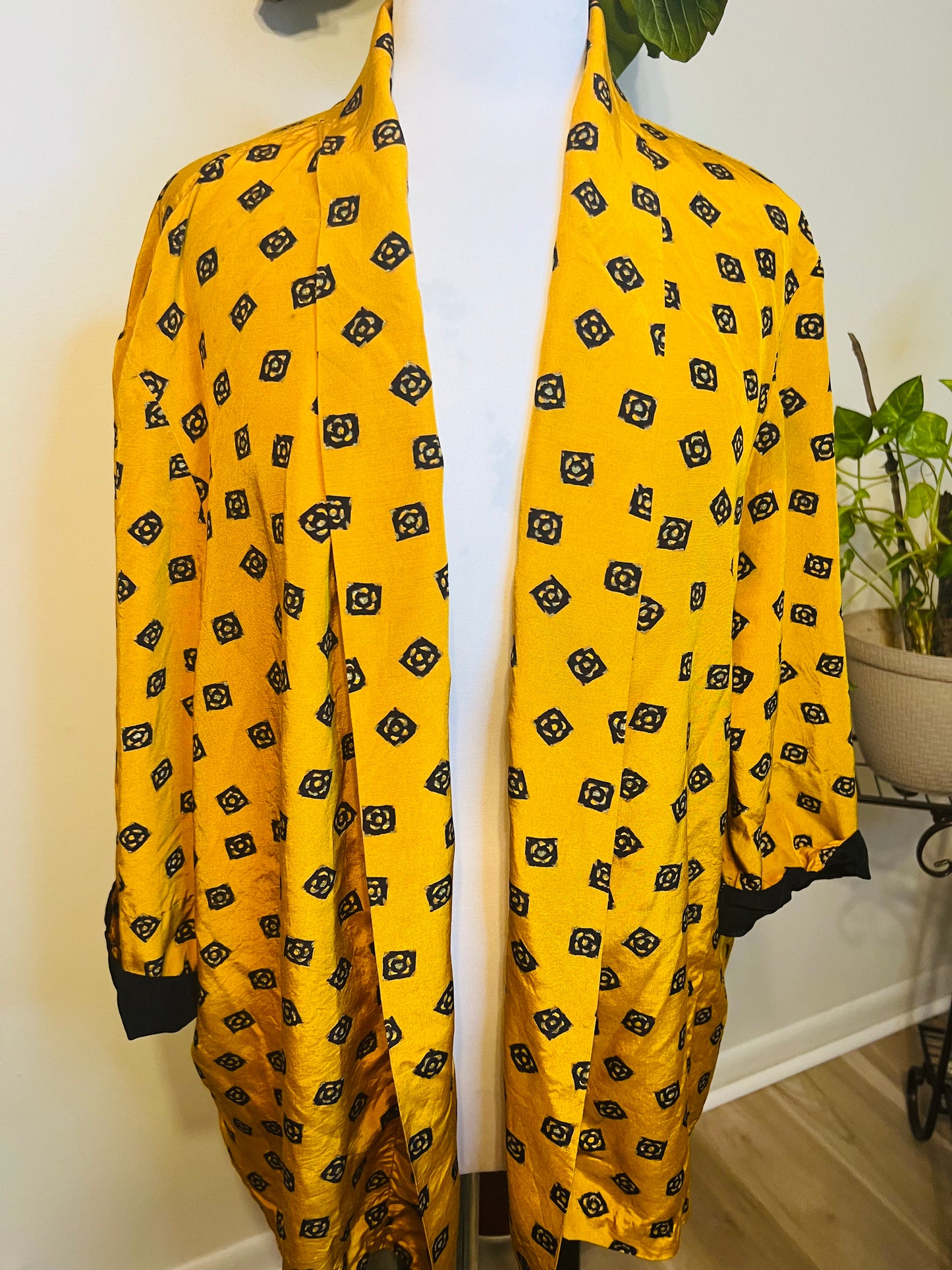 Vintage yellow and black buttonless blazer